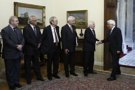 Στήριξη Παυλόπουλου στην πολύτεκνη οικογένεια