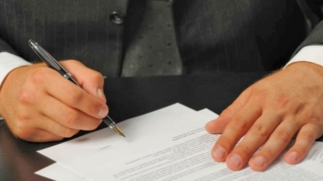 Αποχή συμβολαιογράφων από πλειστηριασμούς έως 31 Δεκεμβρίου