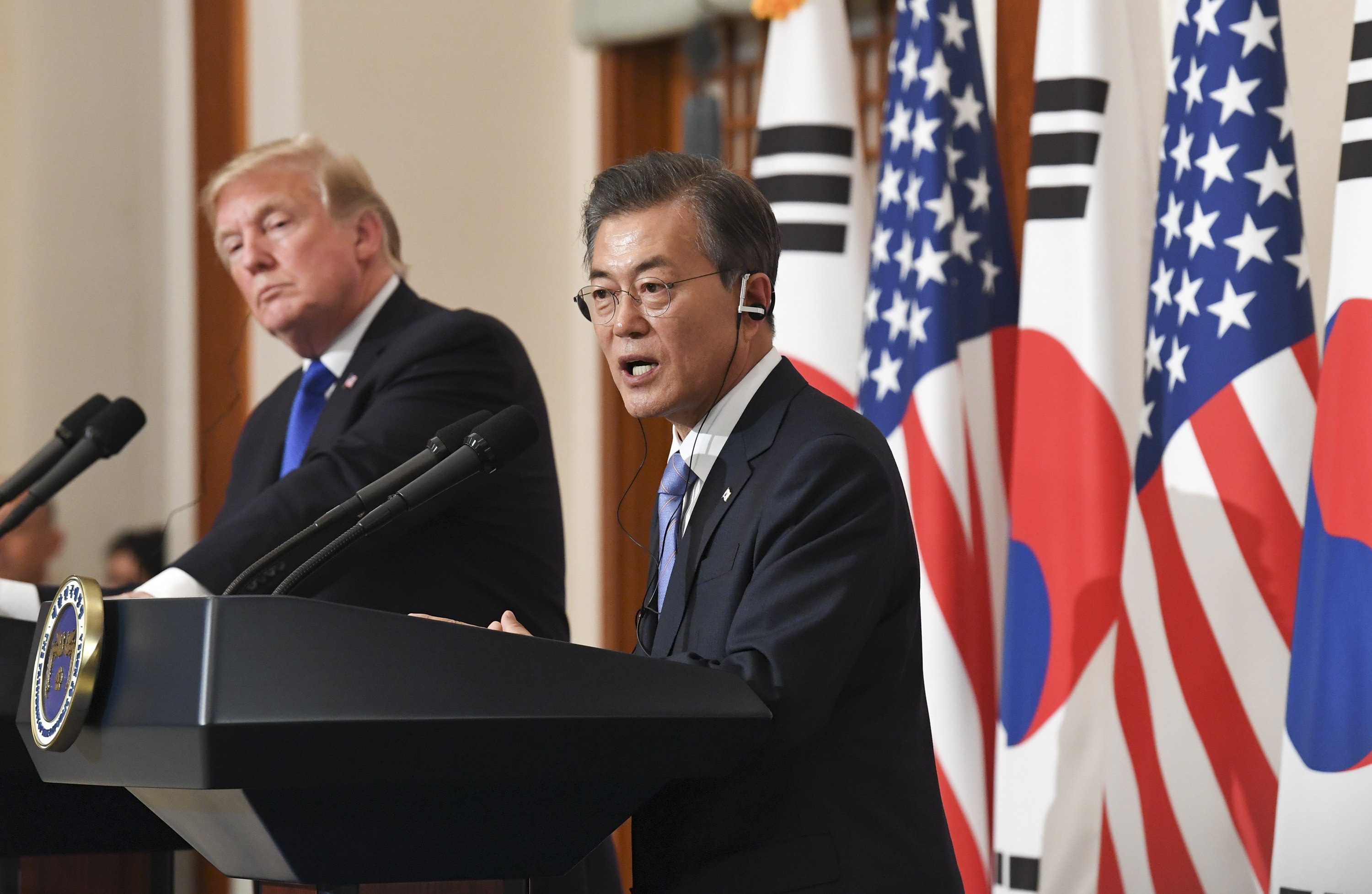 Τραμπ – Μουν: Τηλεφωνική επικοινωνία για την σύνοδο ΗΠΑ – Β. Κορέας