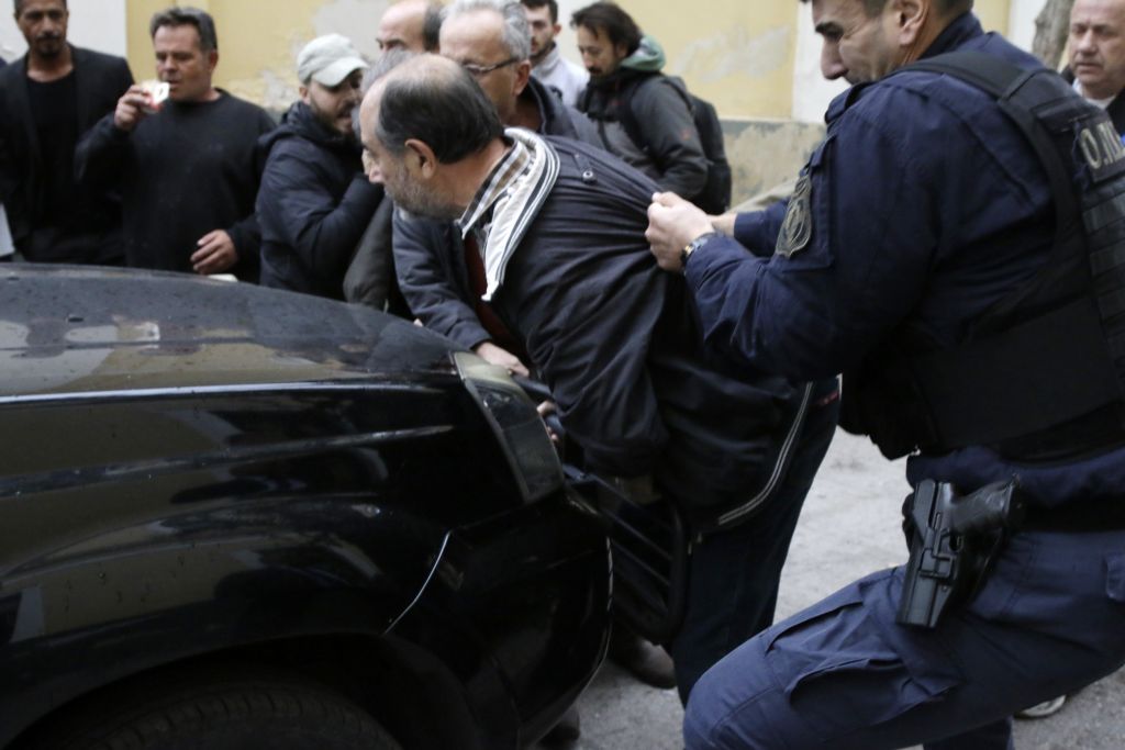 Η ΕΛΑΣ έψαχνε τον δολοφόνο της εφοριακού για κλοπή σε… αστυνομικό