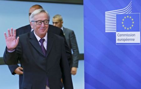 Αυξάνει την πίεση στη Μέι ο Γιούνκερ