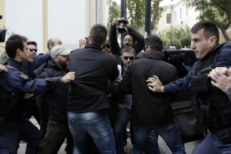 Ξυλοκόπησαν πάλι τον δολοφόνο της Δώρας στην Ευελπίδων