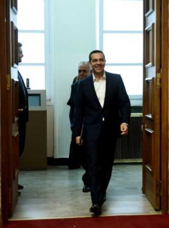 Κυβέρνηση μεταξύ πόλωσης και εκλογών