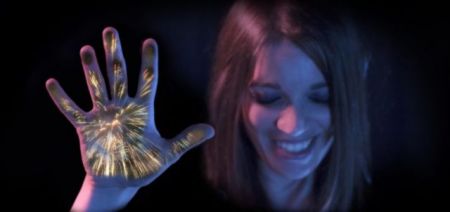Η μαγεία των πυροτεχνημάτων στα δάχτυλα από τη Disney