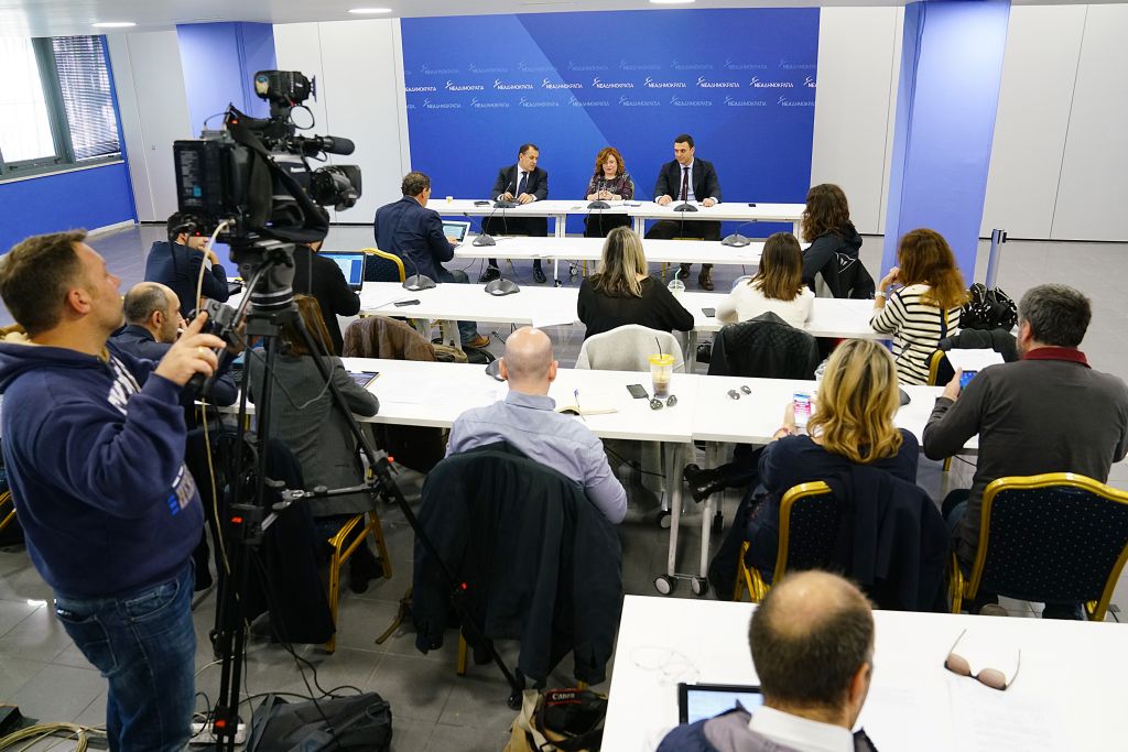 Εξηγήσεις για το πολεμικό υλικό στα χέρια τρομοκρατών ζητά η ΝΔ