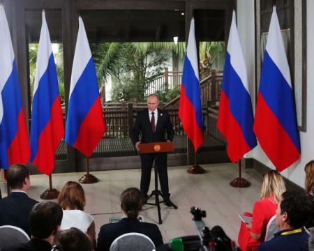 Πούτιν: «Ανοησίες» τα περί ρωσικής ανάμειξης στις αμερικανικές εκλογές