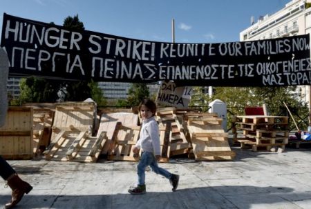 Εληξε η απεργία πείνας των προσφύγων στο Σύνταγμα