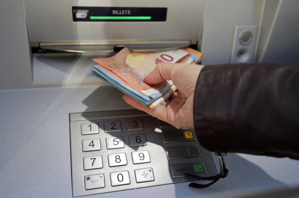 Finance ministry eases capital controls