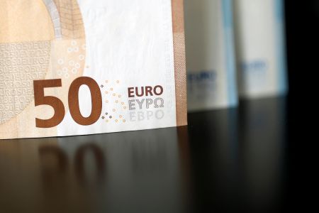 «Κλείδωσε» και η μείωση του αφορολογήτου
