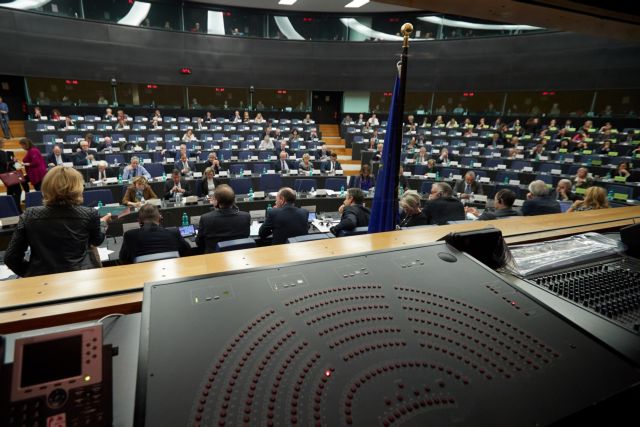Ο αυστριακός αντικαγκελάριος ζητά από την ΕΕ «κατανόηση» για τον Ορμπάν
