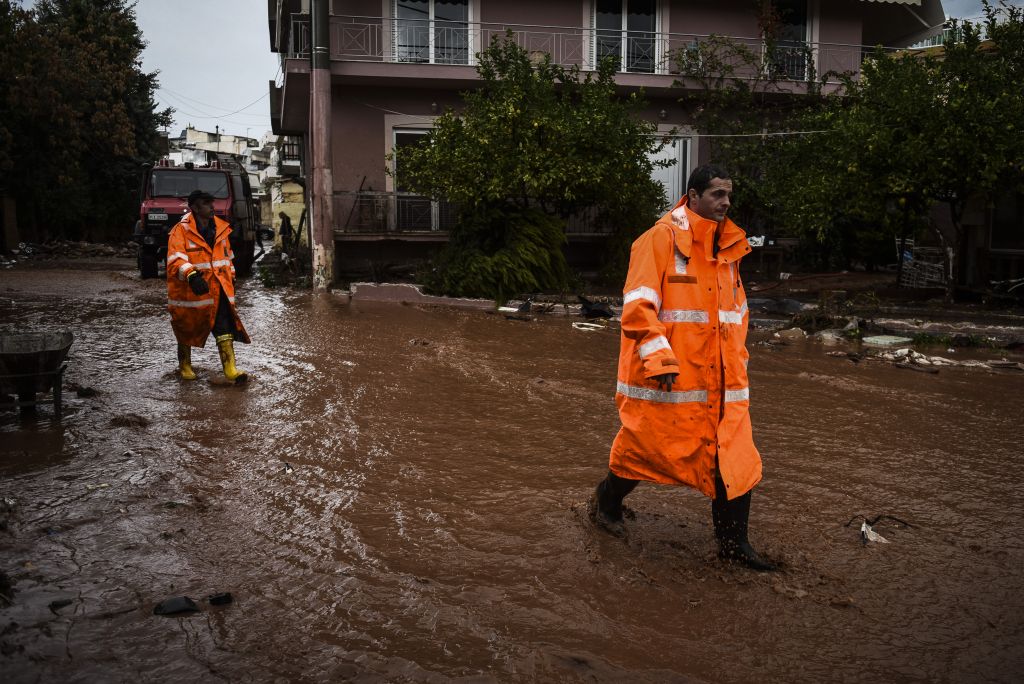 Ο Πρόεδρος της Δημοκρατίας συνεχάρη τους πυροσβέστες