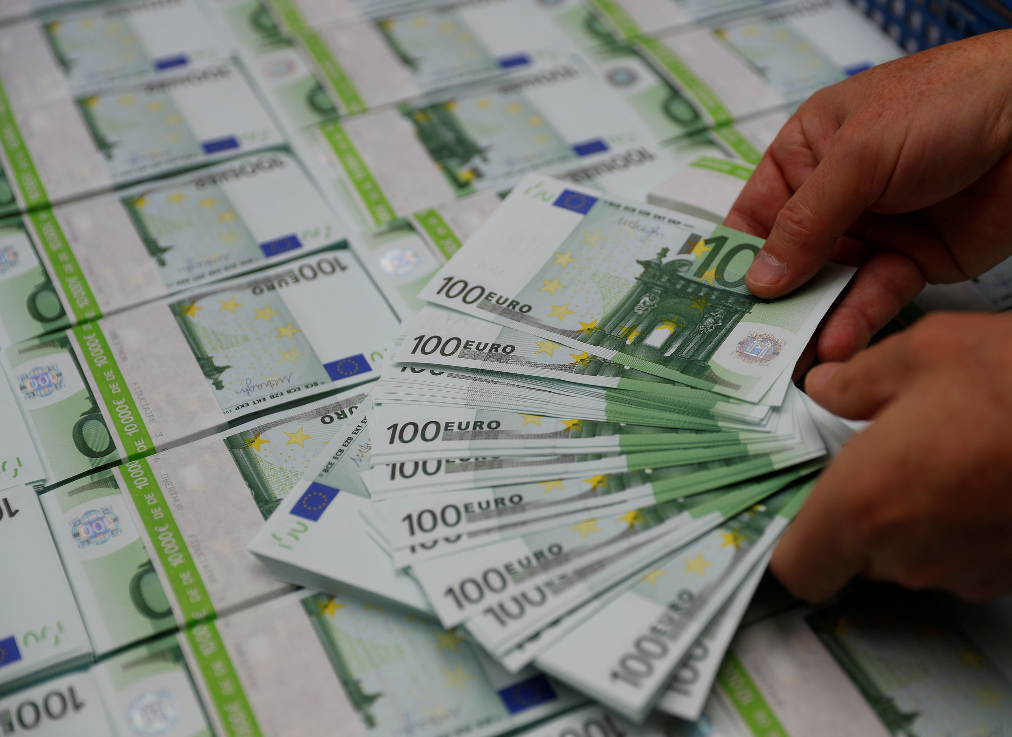 ΑΑΔΕ: Ληξιπρόθεσμα χρέη 100 δισ. ευρώ