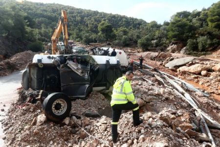 Μάνδρα: Συνεχίζονται οι έρευνες για τον τελευταίο αγνοούμενο