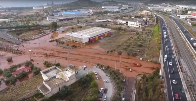 Η κυβέρνηση γλίστρησε στα νερά της πλημμύρας