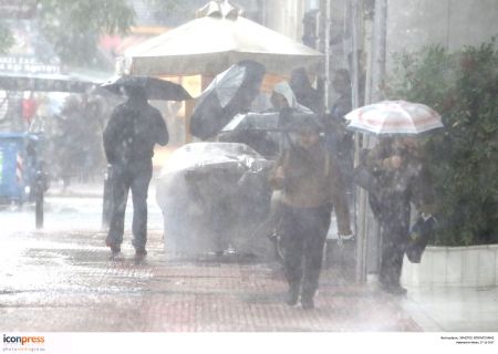 Βροχές και καταιγίδες την Παρασκευή