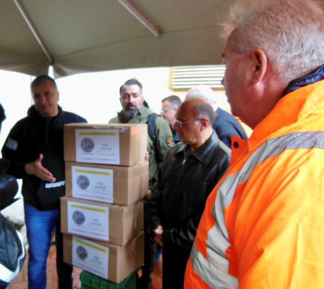 ΙΣΑ: Φάρμακα, τρόφιμα και νερό σε κατοίκους της Μάνδρας