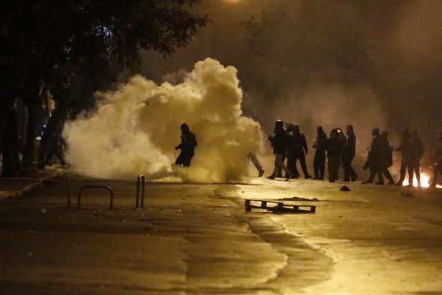 Ελεύθεροι οι δύο νεαροί για τα επεισόδια στα Εξάρχεια