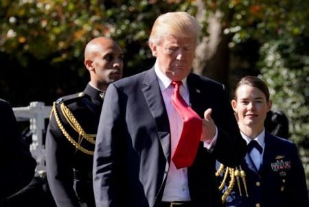 ΗΠΑ: O Τραμπ ανέστειλε την εισαγωγή «τροπαίων» ελεφάντων