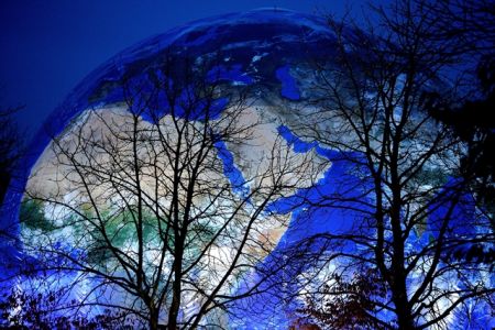 Ο πλανήτης αντιμέτωπος με την ολοκληρωτική καταστροφή