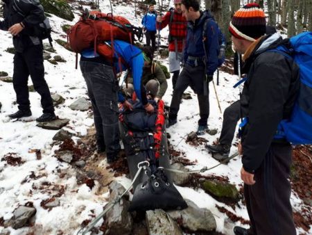 Μεταφορά ορειβάτη σε νοσοκομείο από τον Όλυμπο