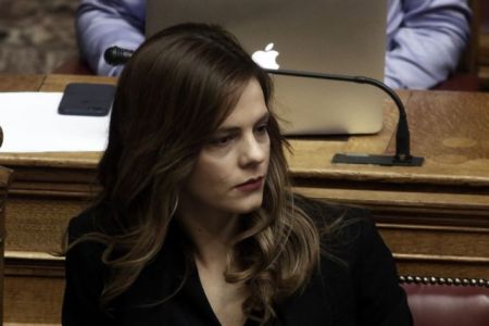 Αχτσιόγλου: Το 32% του πληθυσμού θα λάβει το κοινωνικό μέρισμα