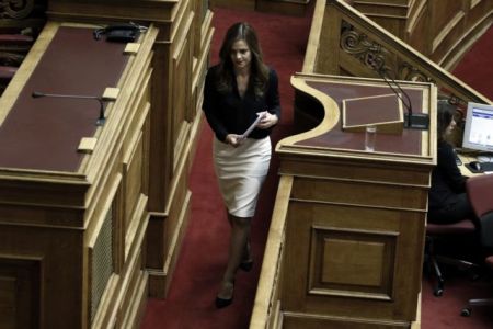 Στη Βουλή το ν/σ για μείωση των ασφαλιστικών εισφορών