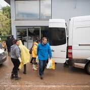 ΝΔ: Παρέδωσε είδη πρώτης ανάγκης στους πλημμυροπαθείς της Δ. Αττικής