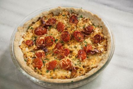 Τάρτα πικάντικη με κοτόπουλο και μπούκοβο