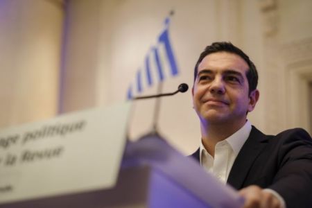 Τσίπρας από Παρίσι: Το 2017 θα κλείσει με ανάπτυξη κοντά στο 2%