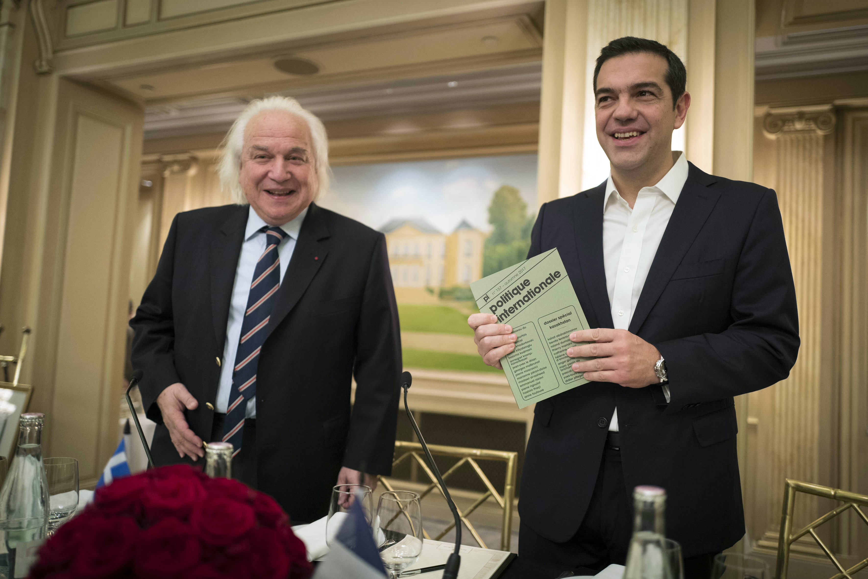 Tsipras honoured in Paris, will hold talks with Macron
