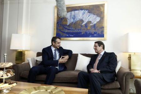 Μητσοτάκης προς Αναστασιάδη: Είστε παράδειγμα προς μίμηση