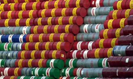 Υποχωρούν οι τιμές του πετρελαίου