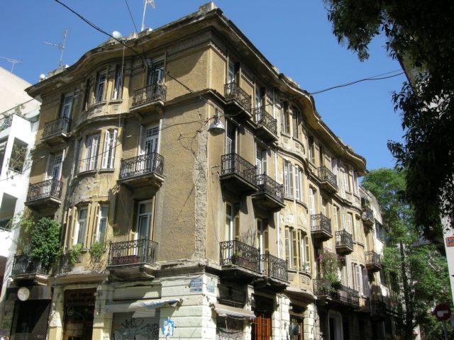 Διατηρητέα αναζητούν στηρίγματα λίγο προτού καταρρεύσουν