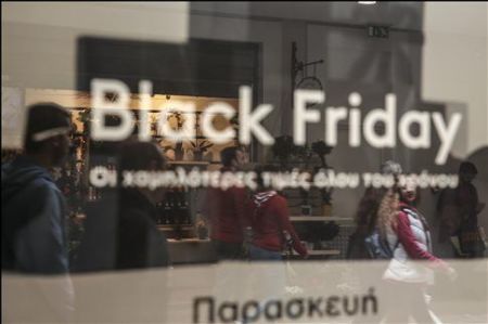 Χωρίς τις περσινές ουρές ξεκίνησε η Black Friday