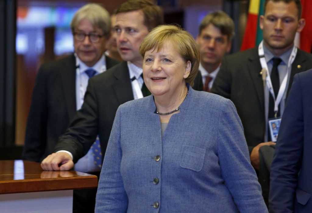 Μέρκελ: Είμαστε δεσμευμένοι στην ΕΕ