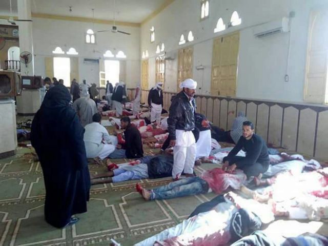 Αίγυπτος: Η πρώτη και πιο φονική επίθεση σε τέμενος