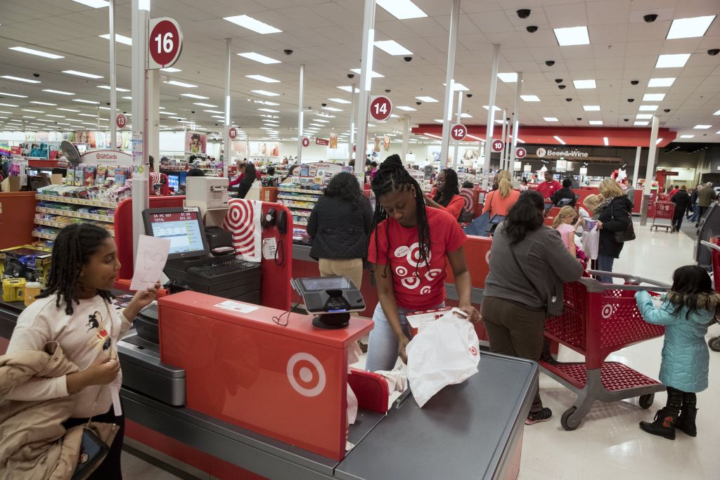 Black Friday: Η γιορτή της κατανάλωσης και η κουλτούρα του σκουπιδοτενεκέ