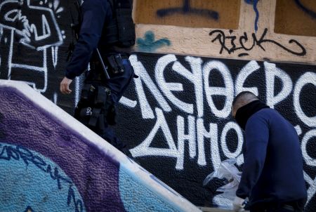 «Σκελετοί», πιστόλι airsoft, σημειώσεις για «αντιπάλους» αναρχικούς,  ανακάλυψε η ΕΛ.ΑΣ στην  κατάληψη της οδού Καλλιδρομίου