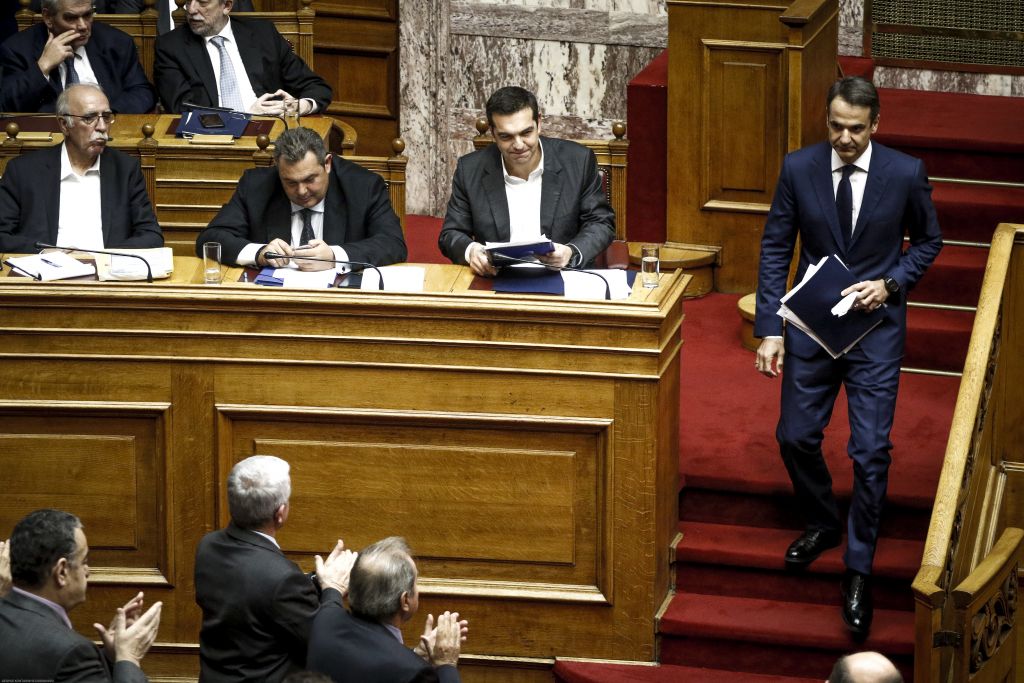Tsipras backs defense minister on Saudi deal in parliament