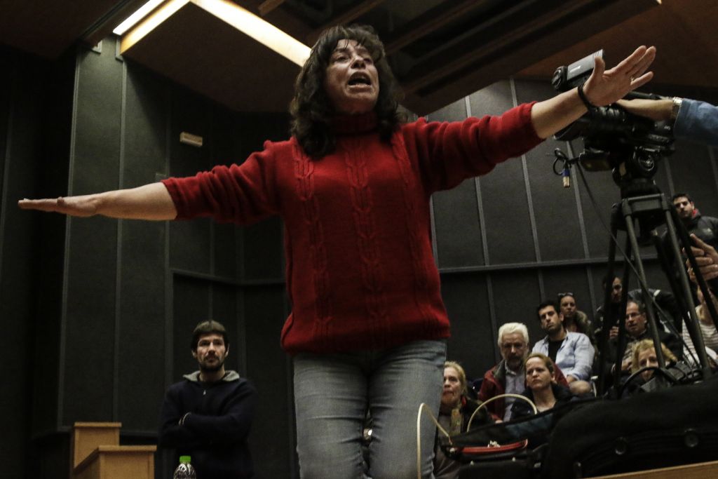 Ενταση μεταξύ πληγέντων Μάνδρας και Ρένας Δούρου (video)