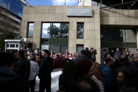 Πάνω σε τεντωμένο σκοινί η πώληση μονάδων της ΔΕΗ