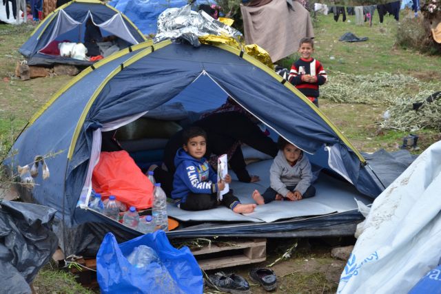 Ελεύθερη αλλά με «κόφτη» η κυκλοφορία των προσφύγων στην Ελλάδα