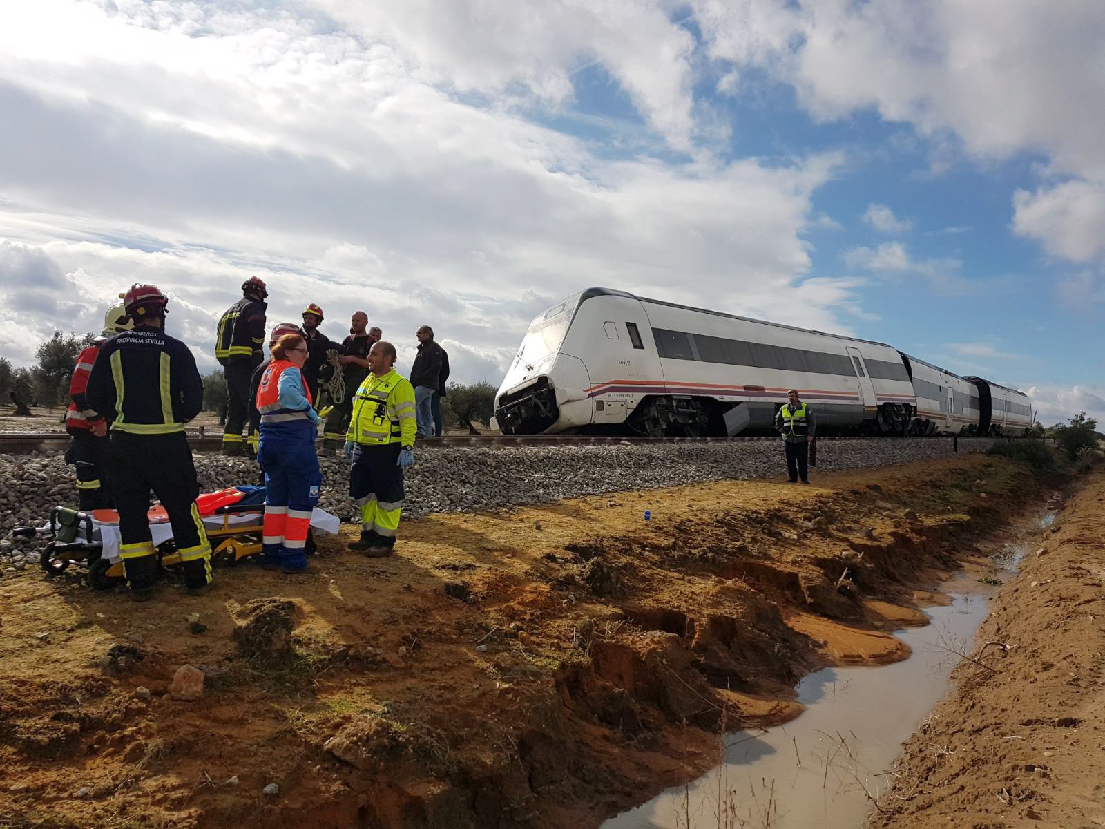 Ισπανία: Εκτροχιάστηκε τρένο στη Σεβίλλη – 21 οι τραυματίες