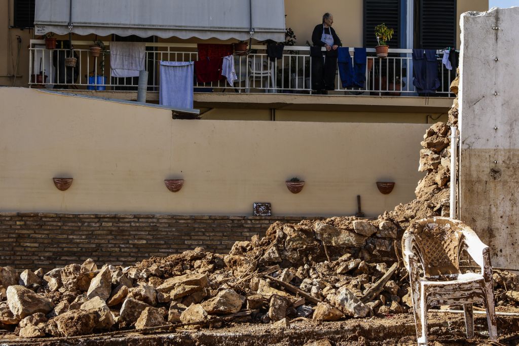 Το Υπουργείο Εργασίας κοντά στους πλημμυροπαθείς
