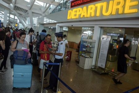 Οι τουρίστες εγκαταλείπουν το Μπαλί υπό το φόβο του ηφαιστείου