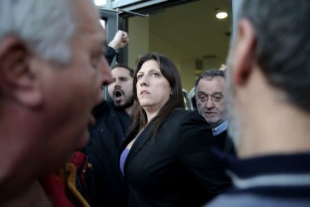 Νέα επίθεση συμβολαιογράφων κατά της Ζωής Κωνσταντοπούλου