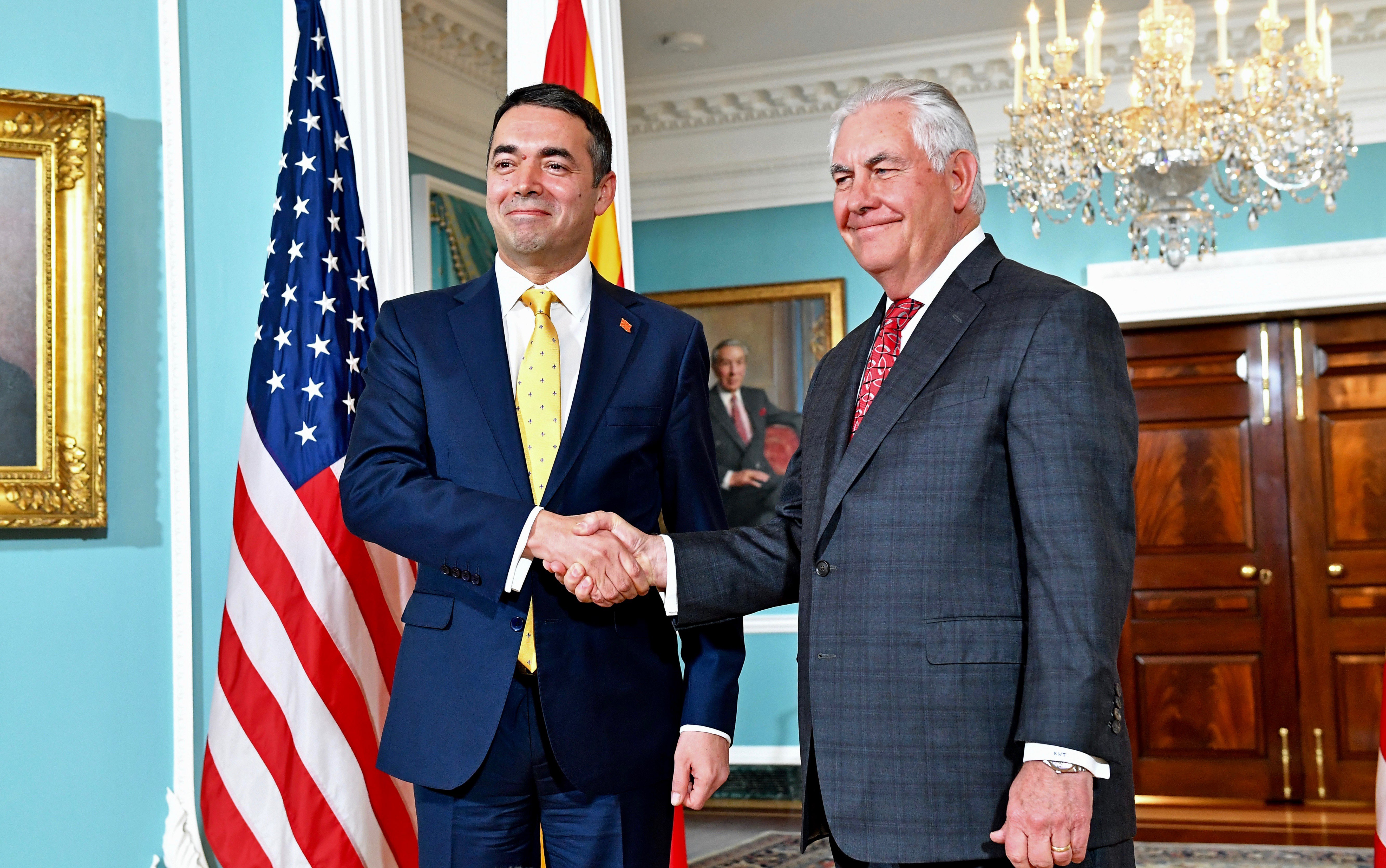 Tillerson, Dimitrov discuss name dispute, FYROM’s NATO membership