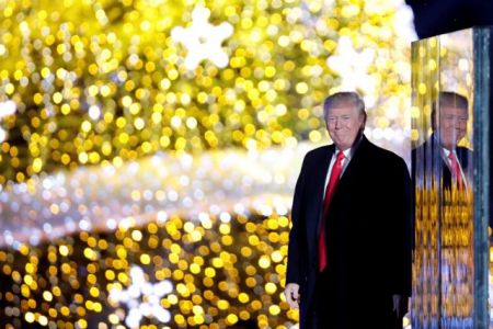 Ο Τραμπ τραγουδάει το «Αll I want for Christmas» [Βίντεο]