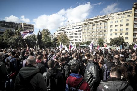 Eπεισόδια στο Μαξίμου και έφοδος του ΠΑΜΕ στο υπουργείο Εργασίας