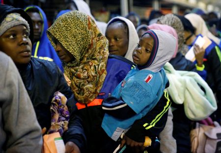 Αβραμόπουλος: Απαράδεκτη η εμπορία ανθρώπων τον 21ο αιώνα